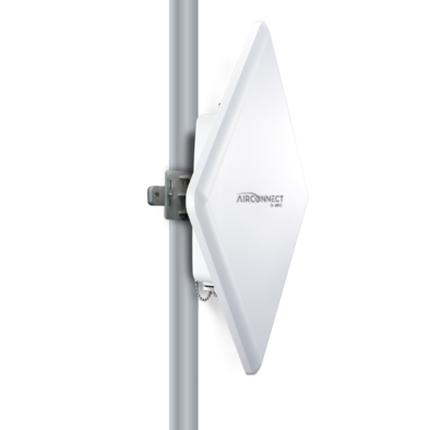 BEC AirConnect® 8231 5G CBRS Outdoor Router mounted on the pole